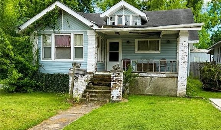 335 E 10th St, Baxter Springs, KS 66713 - 4 Beds, 2 Bath