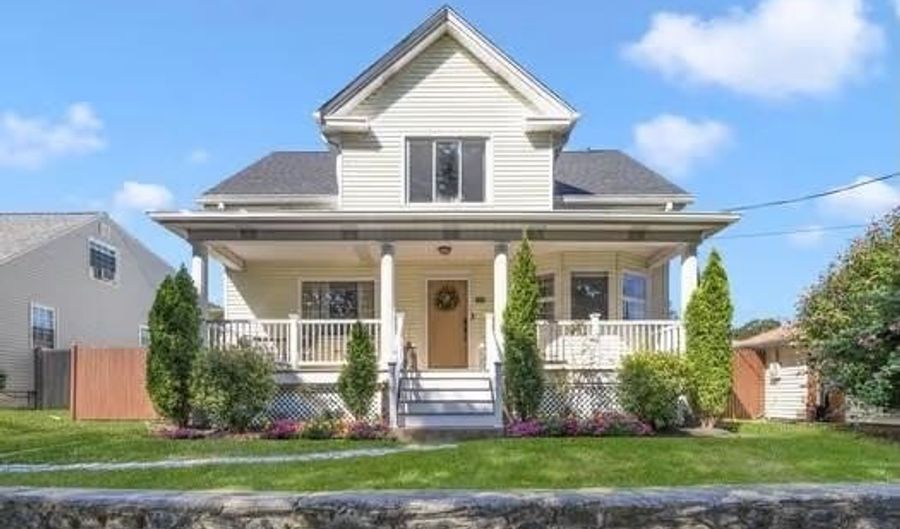 10 Long St, Johnston, RI 02919 - 3 Beds, 2 Bath
