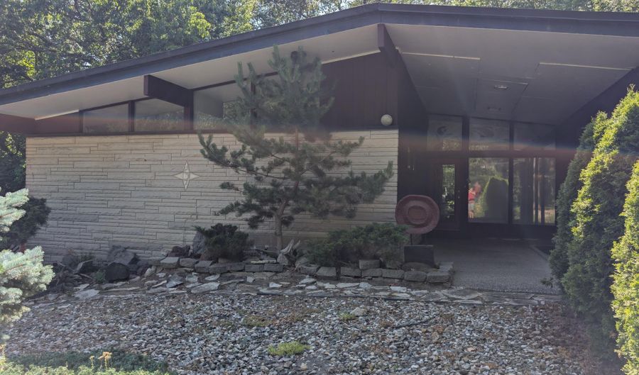 12 S Shore Ave, Beverly Shores, IN 46301 - 4 Beds, 3 Bath