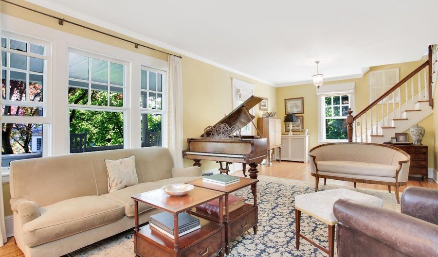 10 Park Ave, Greenwich, CT 06870 - 5 Beds, 4 Bath