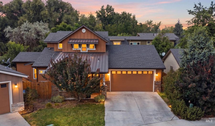 857 N River Path Ln, Boise, ID 83703 - 4 Beds, 3 Bath