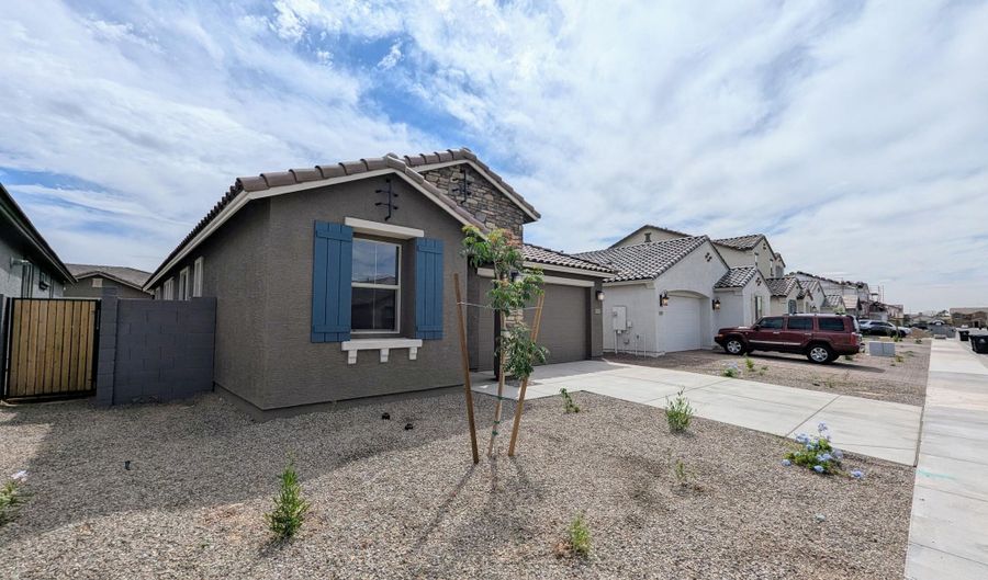 10163 W AMELIA Ave, Avondale, AZ 85392 - 4 Beds, 2 Bath