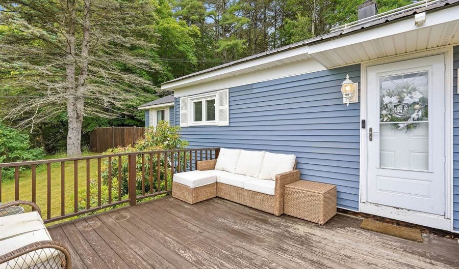 10 First St, Canaan, NH 03741 - 3 Beds, 1 Bath
