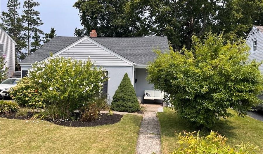 34 Nimitz Rd, East Providence, RI 02916 - 3 Beds, 1 Bath