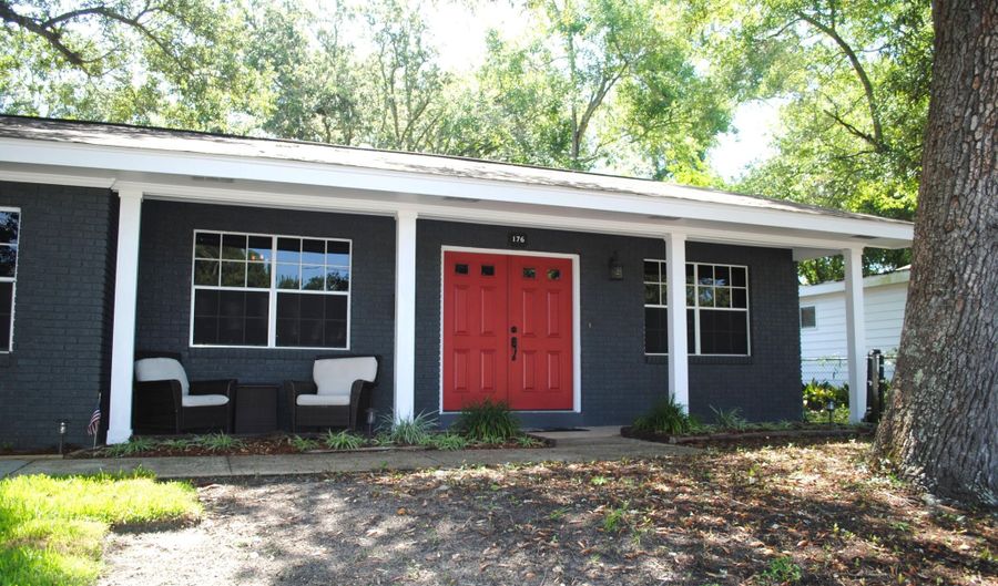 176 Miramar Ave, Biloxi, MS 39530 - 5 Beds, 2 Bath