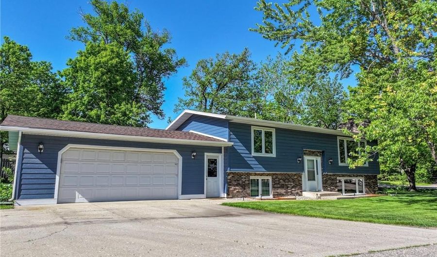 102 Ross Gdn NW, Alexandria, MN 56308 - 3 Beds, 2 Bath