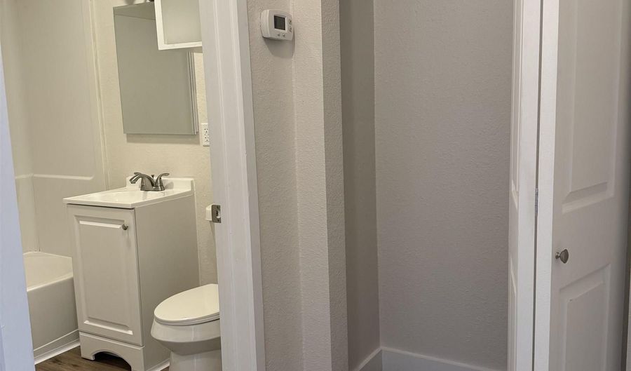 207 E Grand Ave, Artesia, NM 88210 - 1 Beds, 1 Bath