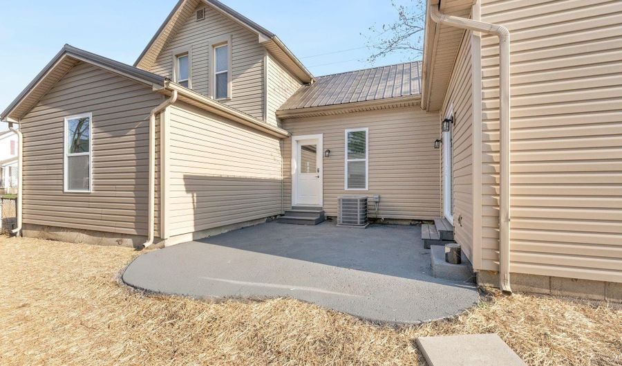 329 W 19th St, Auburn, IN 46706 - 4 Beds, 2 Bath
