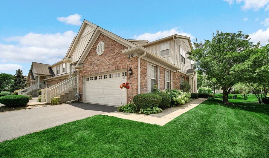 1580 Millbrook Dr, Algonquin, IL 60102 - 2 Beds, 2 Bath
