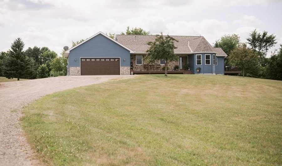 9199 50th St NW, Annandale, MN 55302 - 5 Beds, 3 Bath