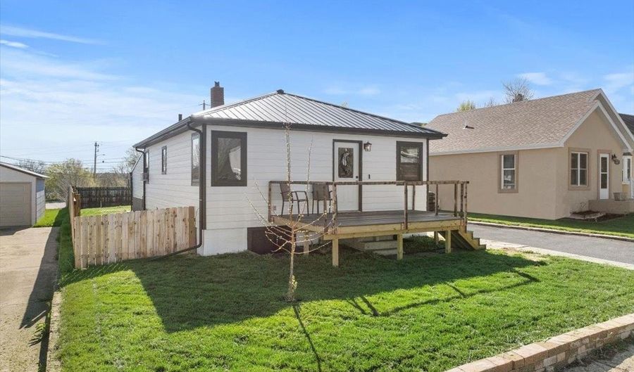 1109 12th Ave, Belle Fourche, SD 57717 - 2 Beds, 2 Bath