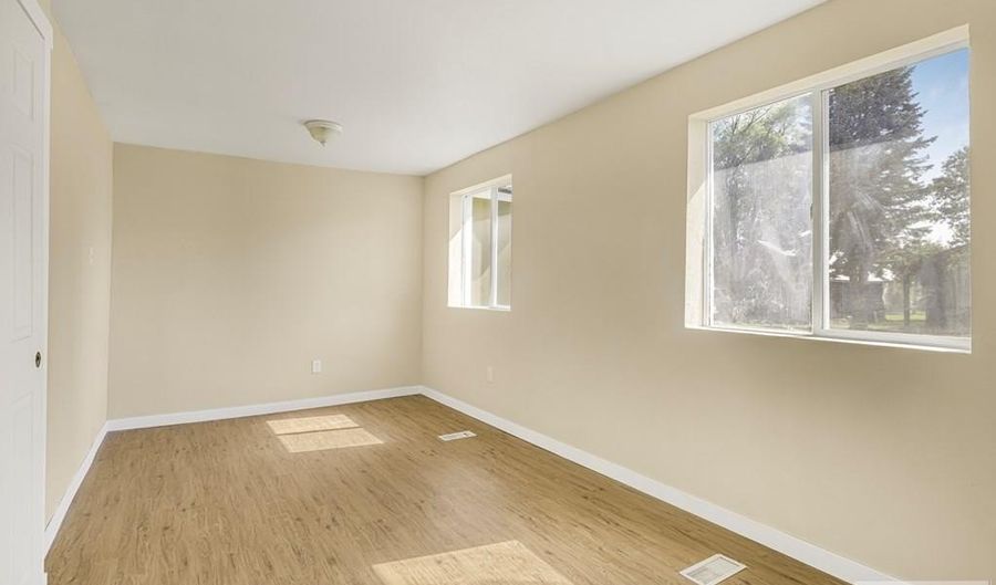 268 10th St, Ashton, ID 83420 - 3 Beds, 1 Bath