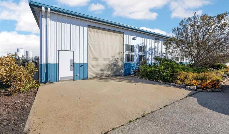 13335 Circle Dr, Anamosa, IA 52205 - 3 Beds, 2 Bath