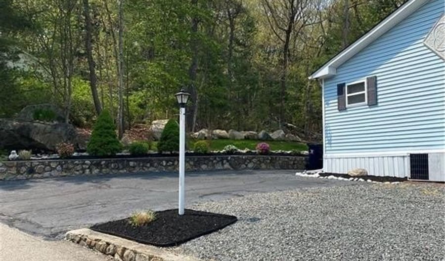 83 Sherwood Valley Ln, Coventry, RI 02816 - 2 Beds, 2 Bath