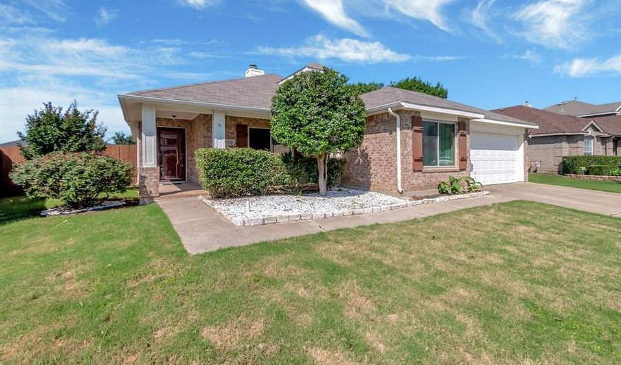 7318 Fossil Rim Trl, Arlington, TX 76002 - 4 Beds, 2 Bath