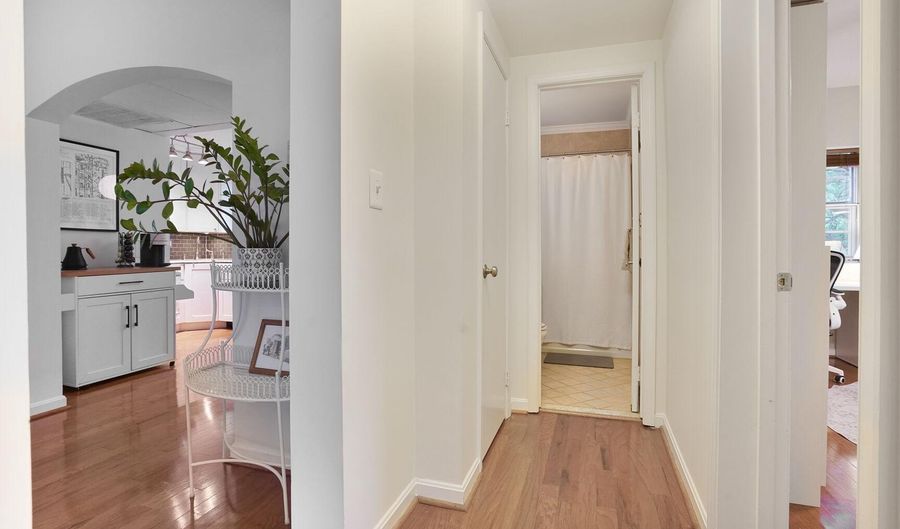 1732 QUEENS Ln 3-187, Arlington, VA 22201 - 2 Beds, 1 Bath
