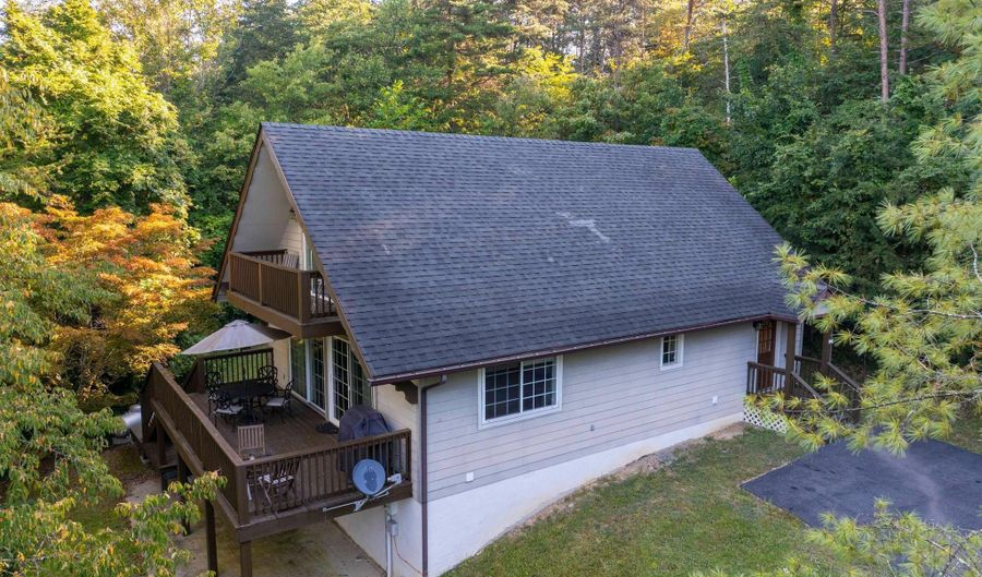 125 FRITZEL, Basye, VA 22810 - 4 Beds, 4 Bath