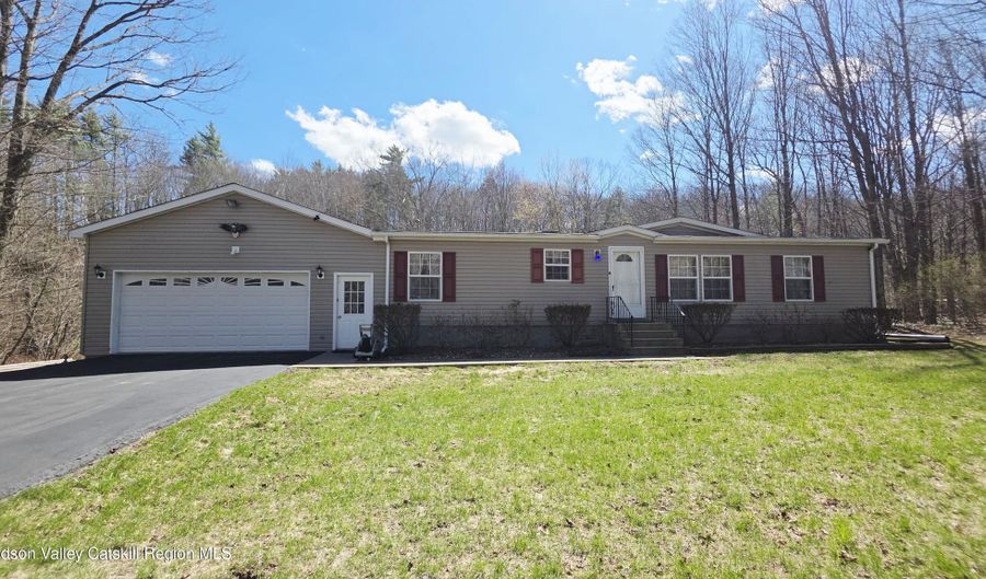 141 Old S Durham Hwy, Acra, NY 12405 - 3 Beds, 2 Bath