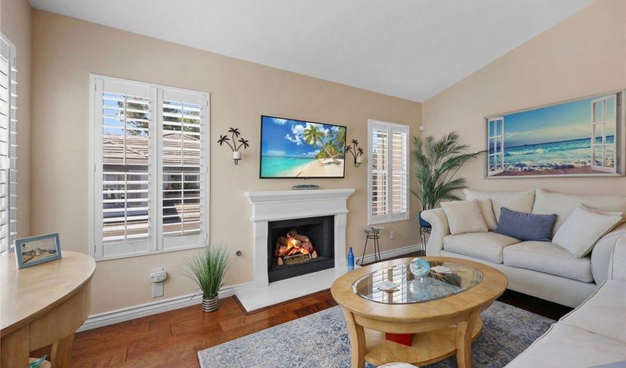 7 Emeraude, Aliso Viejo, CA 92656 - 2 Beds, 2 Bath