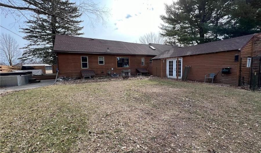 207 4th St NW, Little Falls, MN 56345 - 5 Beds, 3 Bath