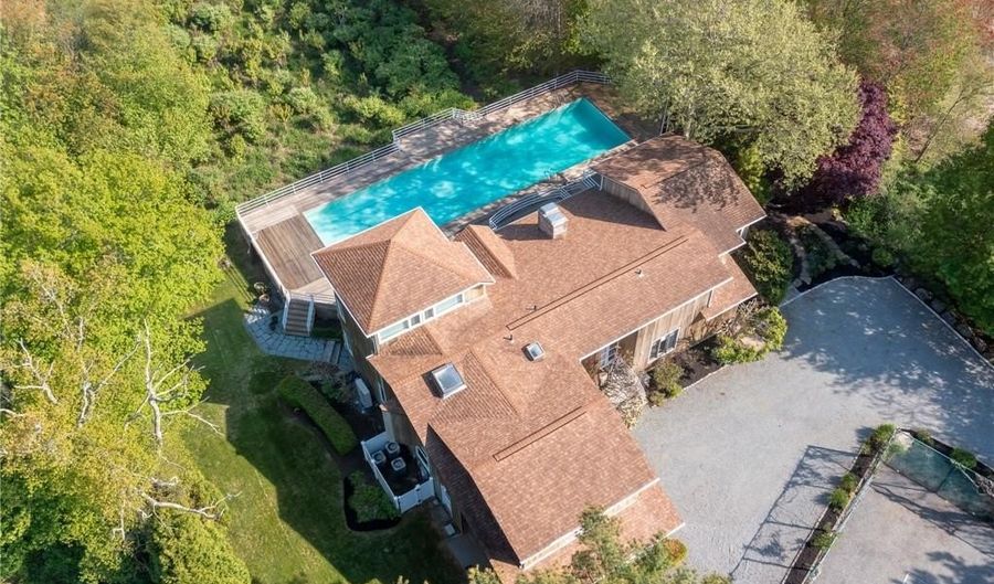 275 Boston Neck Rd, Narragansett, RI 02882 - 4 Beds, 6 Bath