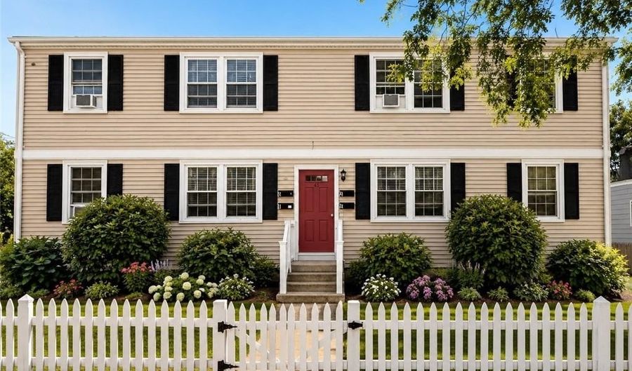 45 Hammond St 3, Newport, RI 02840 - 2 Beds, 1 Bath