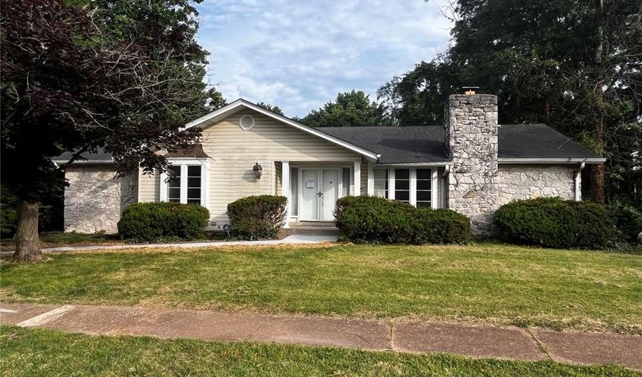 608 Agean Way, Ballwin, MO 63011 - 3 Beds, 2 Bath