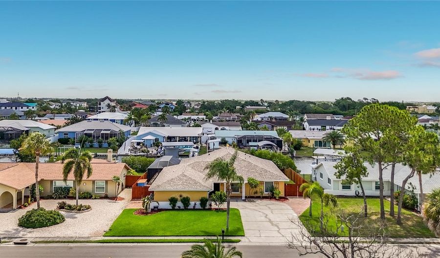 6517 SOLITAIRE PALM Way, Apollo Beach, FL 33572 - 4 Beds, 4 Bath