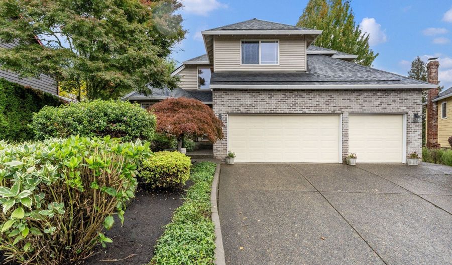 6295 SW TILLAMOOK Pl, Beaverton, OR 97007 - 4 Beds, 2 Bath