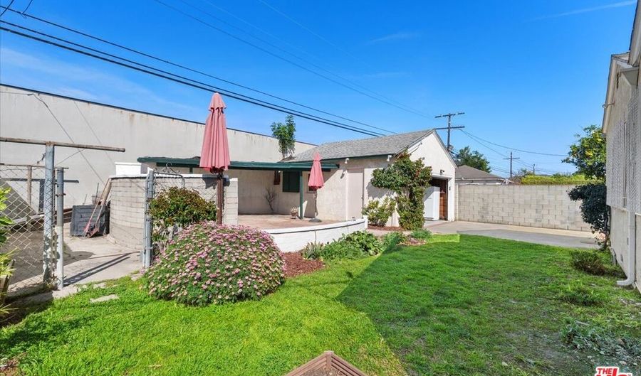 5715 Bowesfield St, Los Angeles, CA 90016 - 3 Beds, 2 Bath
