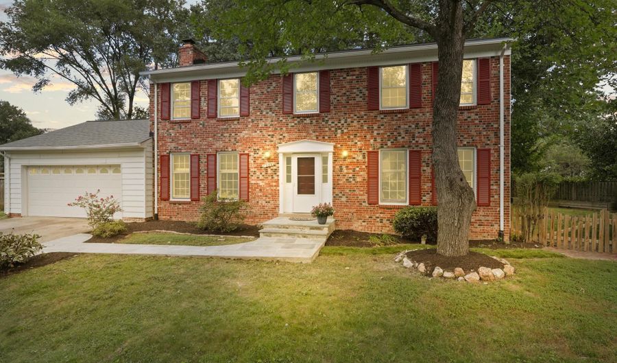 8223 TREEBROOKE Ln, Alexandria, VA 22308 - 4 Beds, 4 Bath