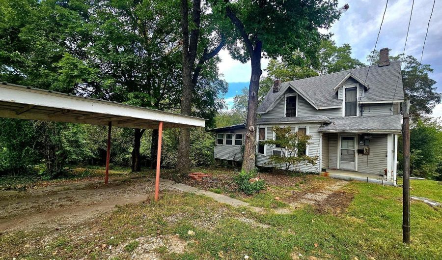 444 E 8th St, Baxter Springs, KS 66713 - 3 Beds, 1 Bath