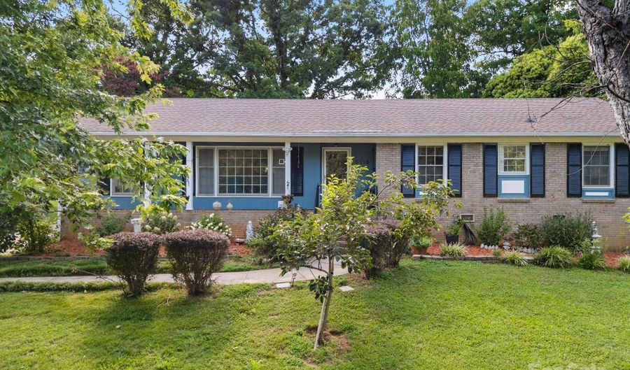 5115 Carriage Drive Cir, Charlotte, NC 28205 - 3 Beds, 2 Bath