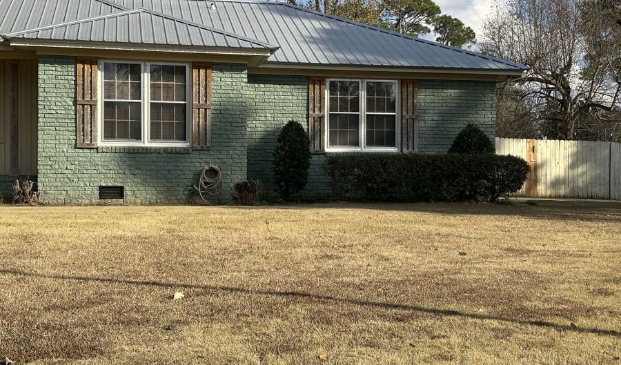 1804 Green Valley Ln, Albany, GA 31707 - 3 Beds, 2 Bath