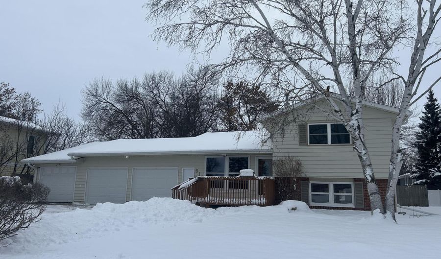 610 NE 19th Ave, Aberdeen, SD 57401 - 5 Beds, 2 Bath