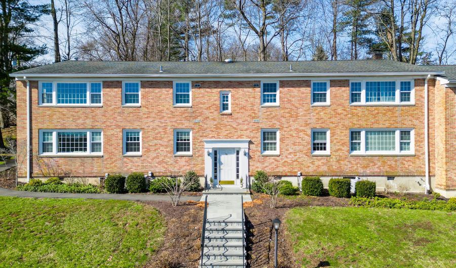 76 Heritage Hill Rd APT C, New Canaan, CT 06840 - 2 Beds, 1 Bath