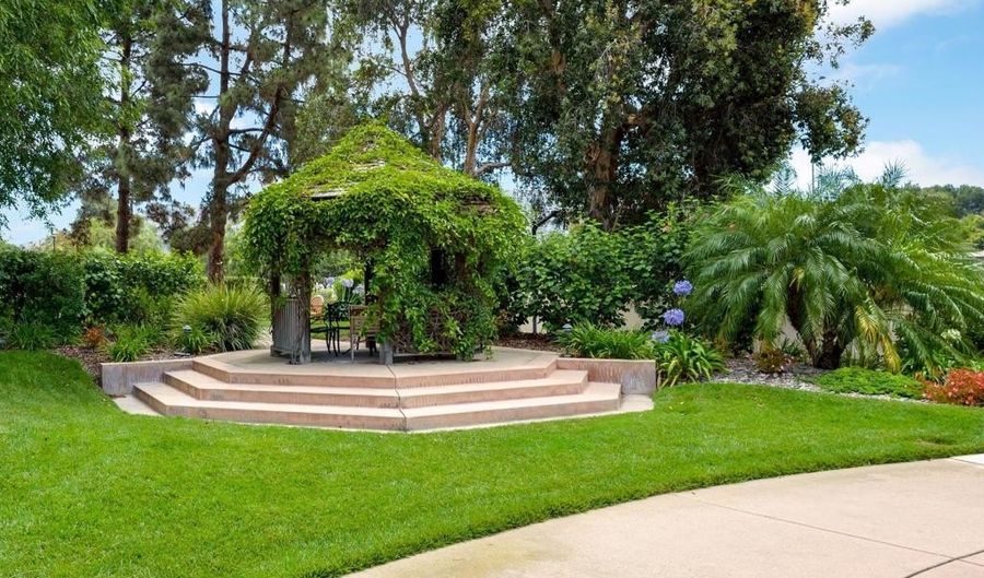 15122 Village 15, Camarillo, CA 93012 - 2 Beds, 2 Bath