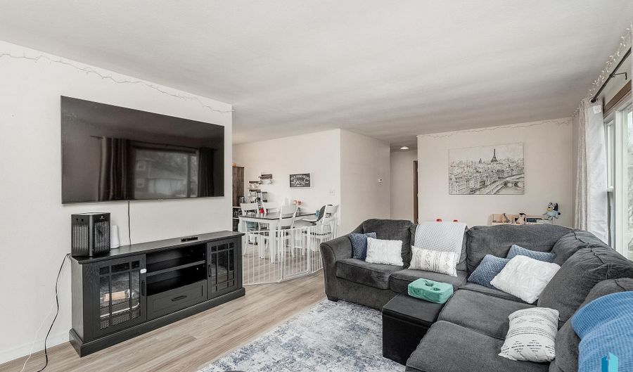 2105 E Sylvan Cir, Brandon, SD 57005 - 4 Beds, 2 Bath