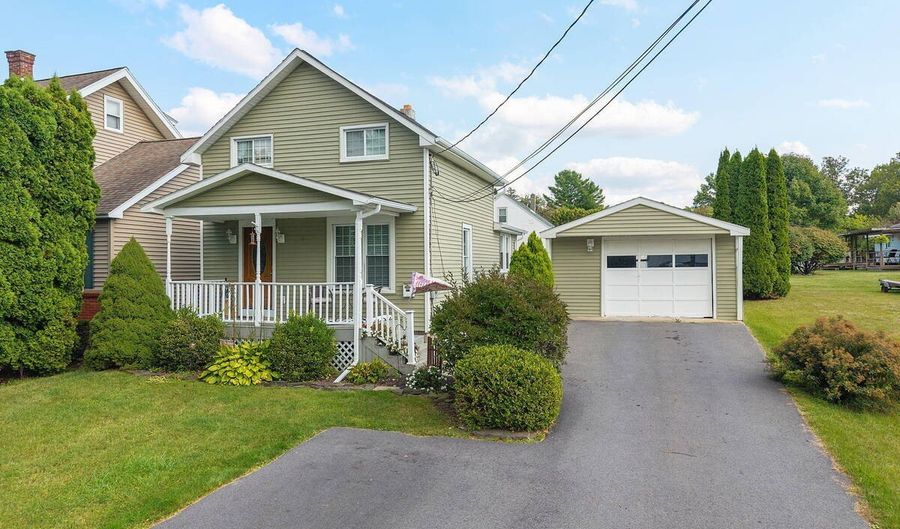 113 Chapel Pl, Amsterdam, NY 12010 - 2 Beds, 2 Bath