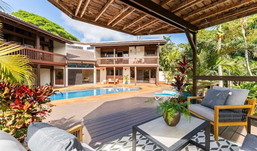 44-389 Kaneohe Bay Dr, Kaneohe, HI 96744 - 4 Beds, 4 Bath