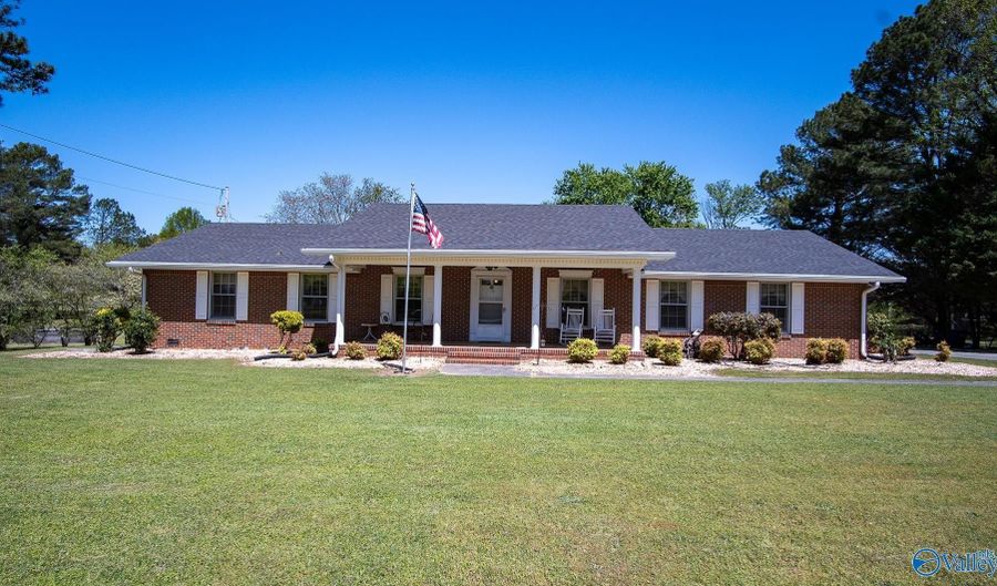 903 W Main St, Albertville, AL 35976 - 3 Beds, 2 Bath