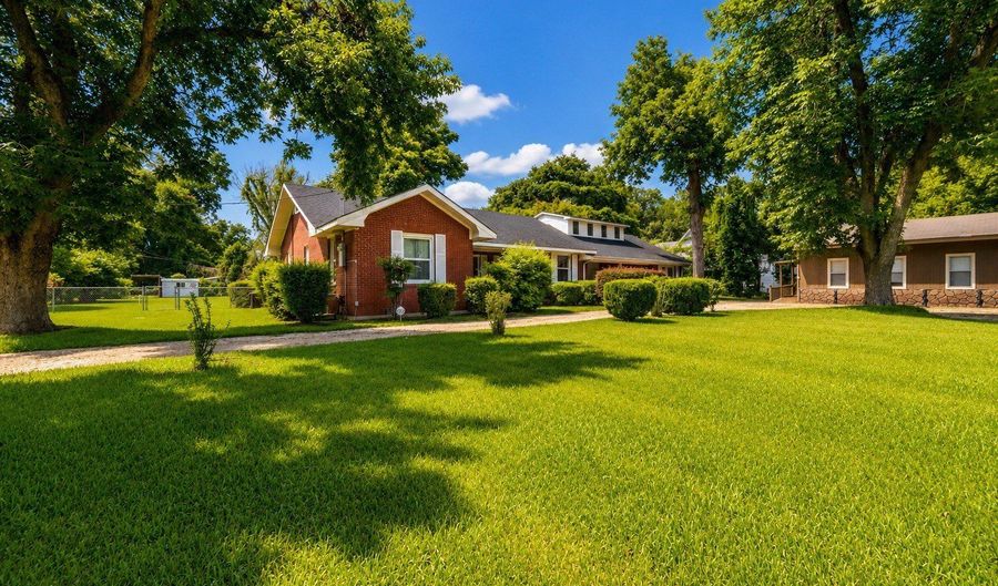 6142 Masonic Dr, Alexandria, LA 71031 - 4 Beds, 1 Bath