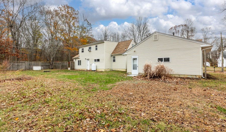 219 Reynolds Dr, Coventry, CT 06238 - 5 Beds, 3 Bath