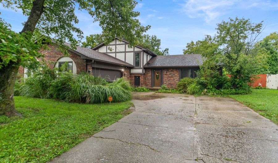621 Pioneer Dr, Indianapolis, IN 46217 - 4 Beds, 2 Bath