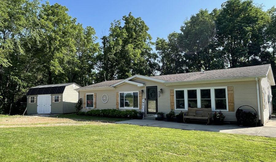 6890 E County Road 800 N, Bainbridge, IN 46105 - 3 Beds, 2 Bath
