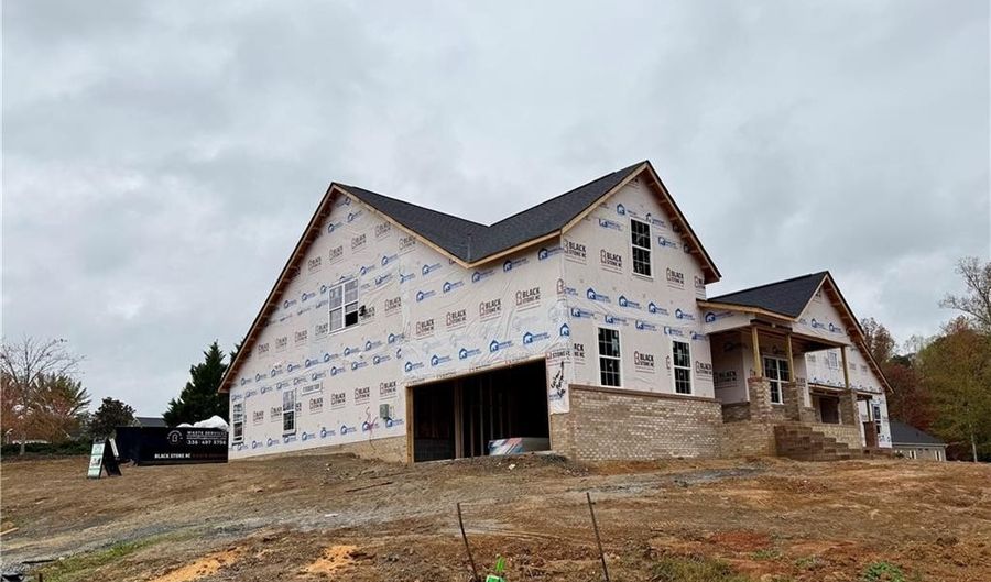 2565 High Meadow Dr, Asheboro, NC 27205 - 3 Beds, 3 Bath