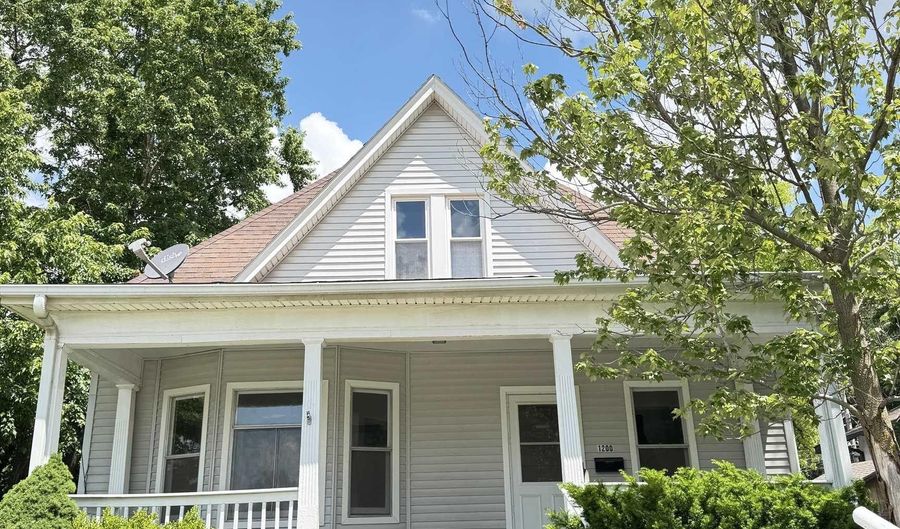 1200 Court St, Beatrice, NE 68310 - 4 Beds, 2 Bath