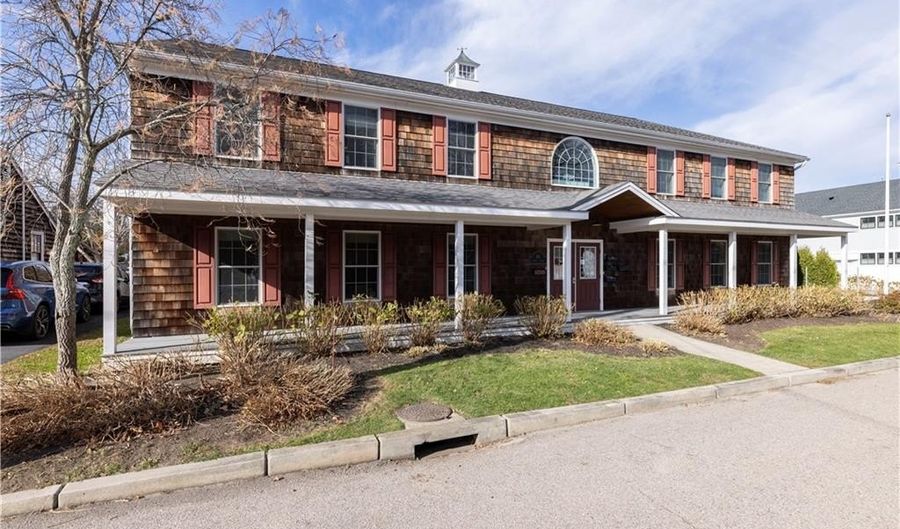 14 Clinton Ave 3, Jamestown, RI 02835 - 3 Beds, 4 Bath