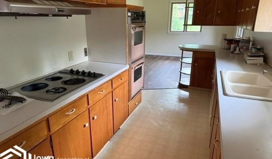 312 E Overmeyer Dr, Algona, IA 50511 - 3 Beds, 2 Bath