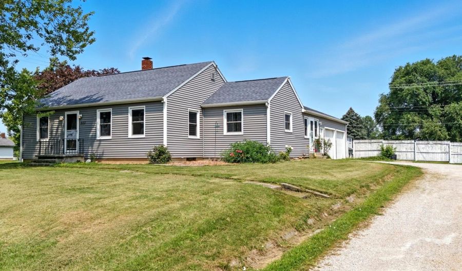507 W State St, Ashley, IN 46705 - 3 Beds, 2 Bath